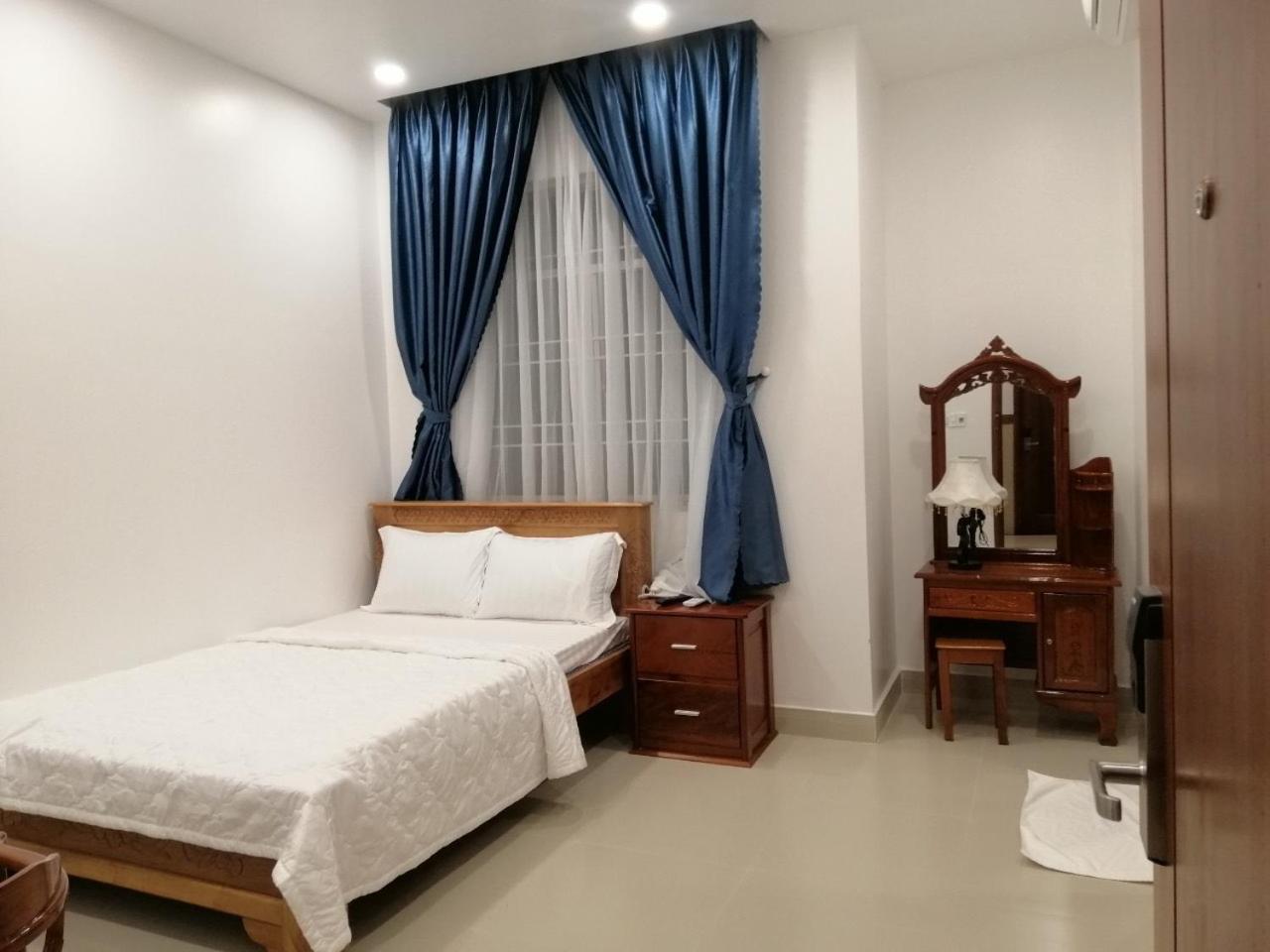 Hotel Khach San Tuyet Hien Phú Quý Zewnętrze zdjęcie