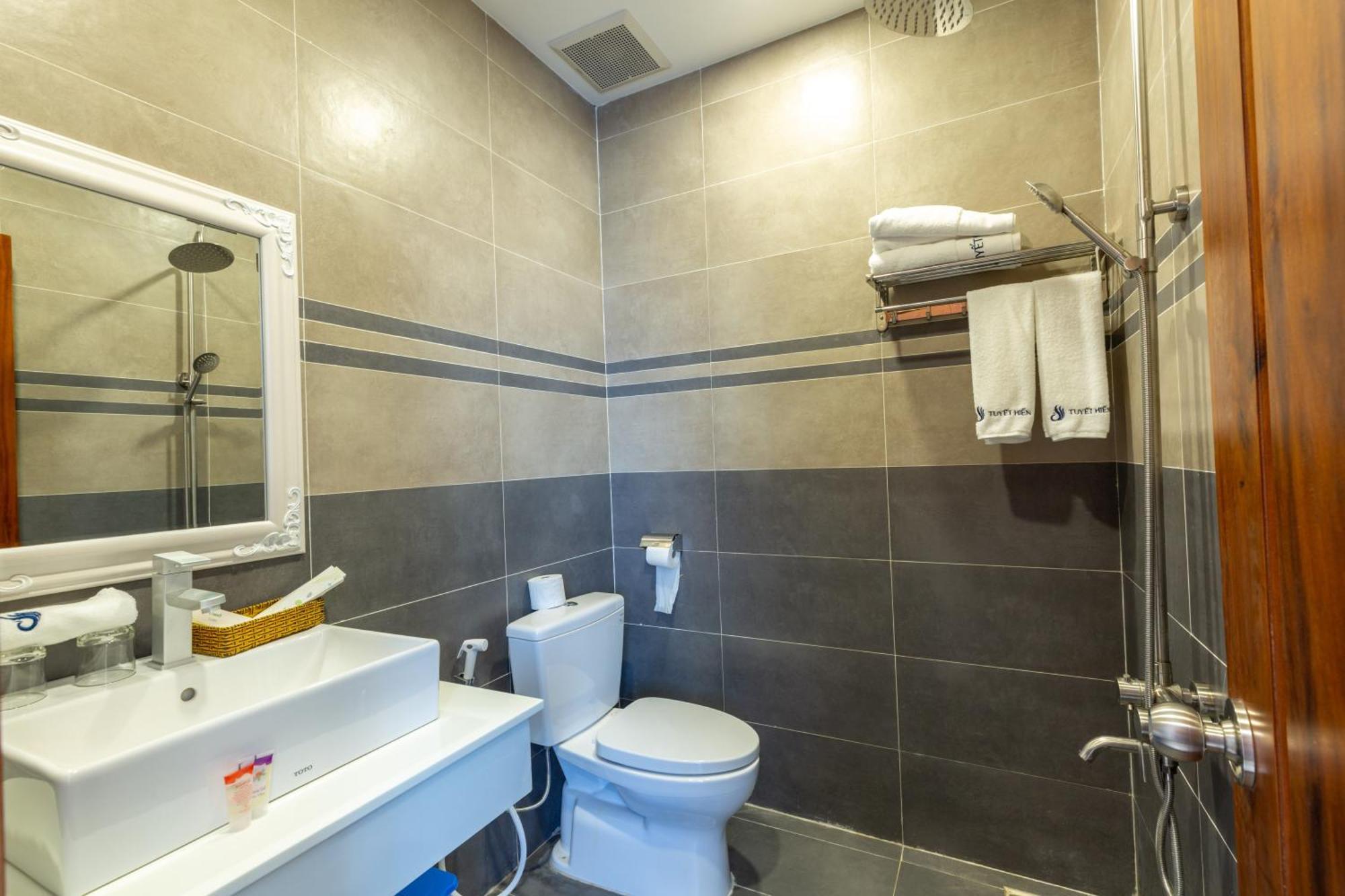Hotel Khach San Tuyet Hien Phú Quý Zewnętrze zdjęcie