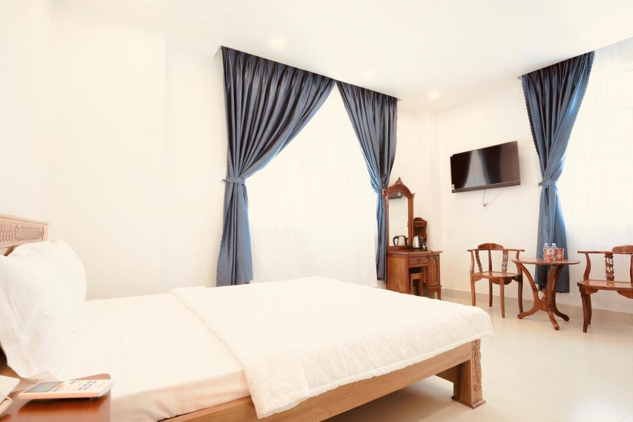 Hotel Khach San Tuyet Hien Phú Quý Zewnętrze zdjęcie