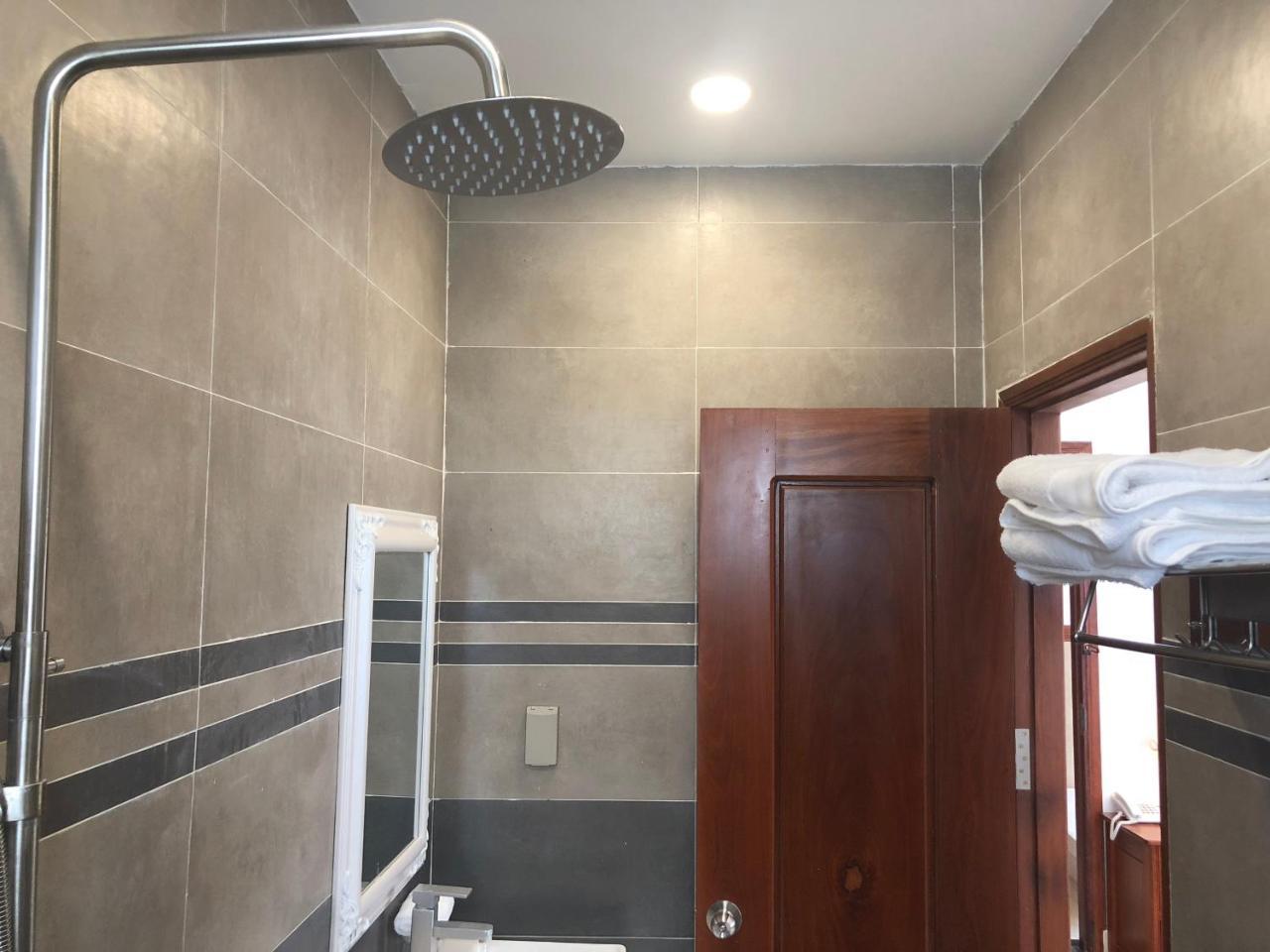 Hotel Khach San Tuyet Hien Phú Quý Zewnętrze zdjęcie